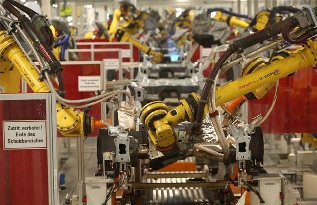 1590198949119147.jpg 進口二手工業(yè)機器人清關(guān)