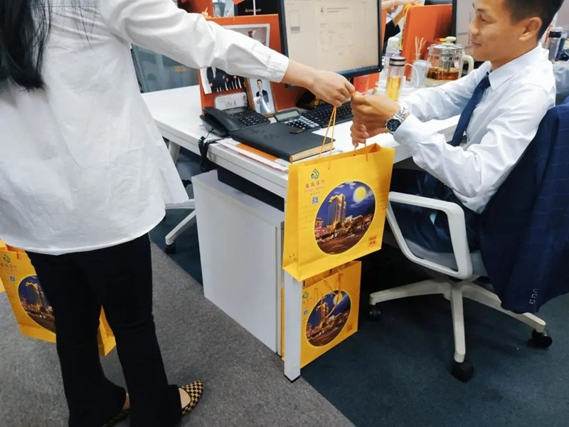 中秋佳節(jié)來臨!萬享進貿(mào)通報關公司員工福利 中秋佳節(jié)來臨!萬享進貿(mào)通報關公司員工福利